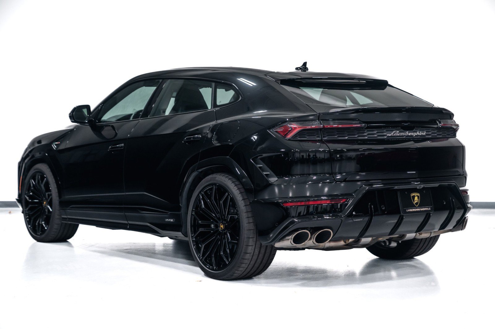 Used 2025 Lamborghini Urus SE image 6