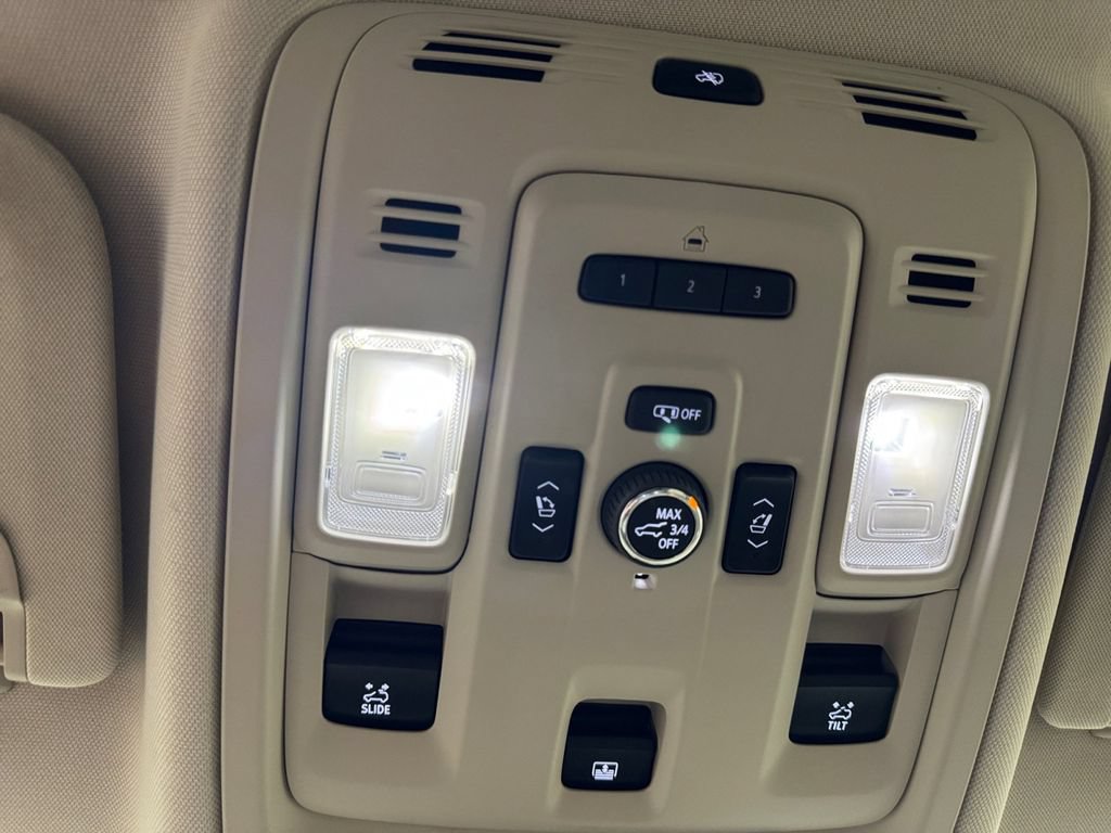 Used 2021 GMC Yukon Denali w/ Denali Premium Package AWD/4WD image 24
