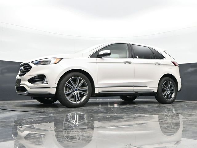 Used 2019 Ford Edge Titanium w/ Equipment Group 301A AWD/4WD image 40