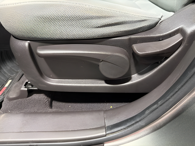 Used 2011 Hyundai Santa Fe GLS FWD image 12