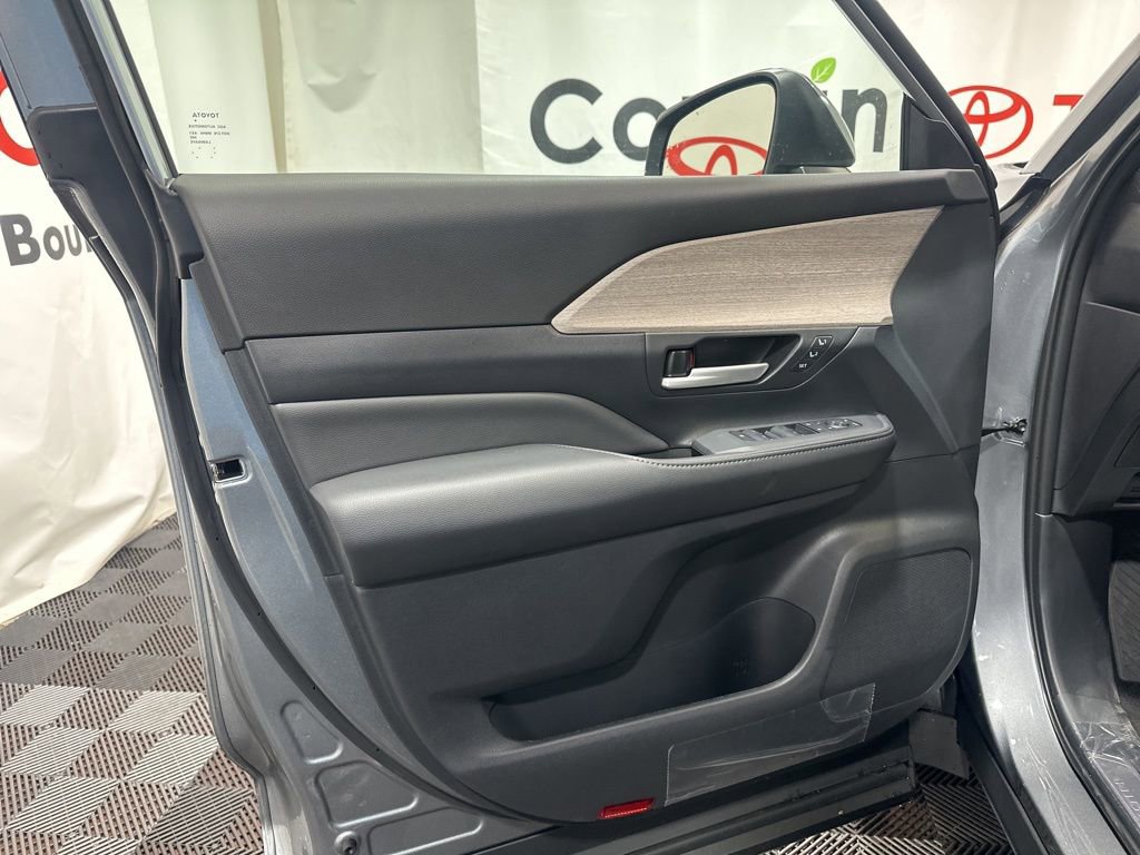 Used 2026 Toyota Grand Highlander Limited image 19
