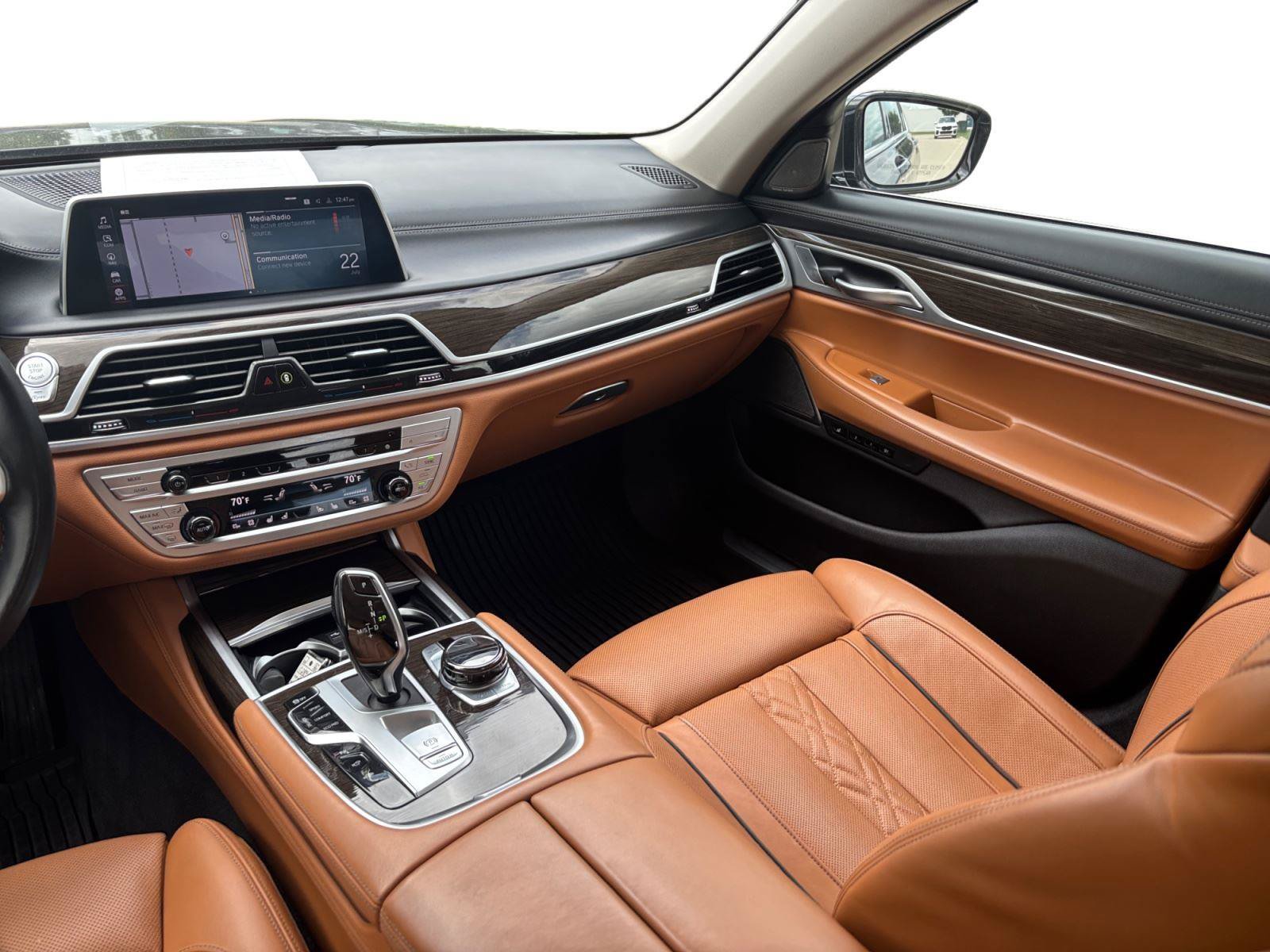 Used 2022 BMW 750Li xDrive AWD/4WD image 25