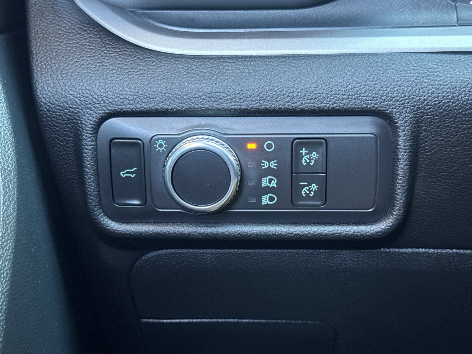Used 2021 Ford Explorer XLT RWD image 35