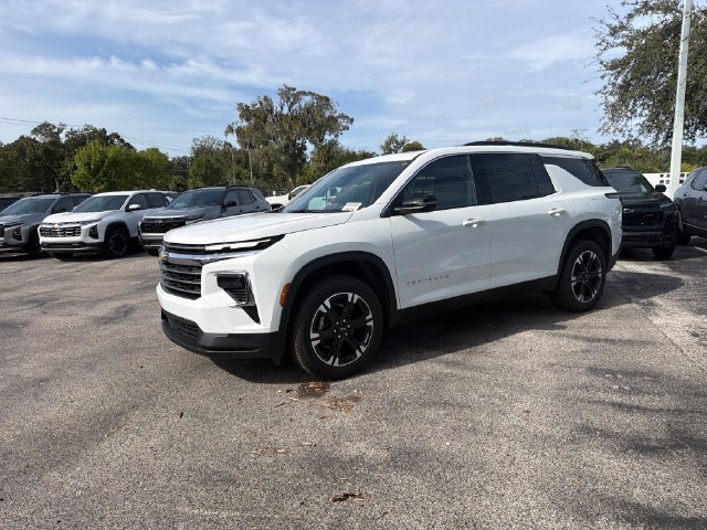 New 2027 Chevrolet Traverse LT w/ Sun and Wheel Package FWD image 2