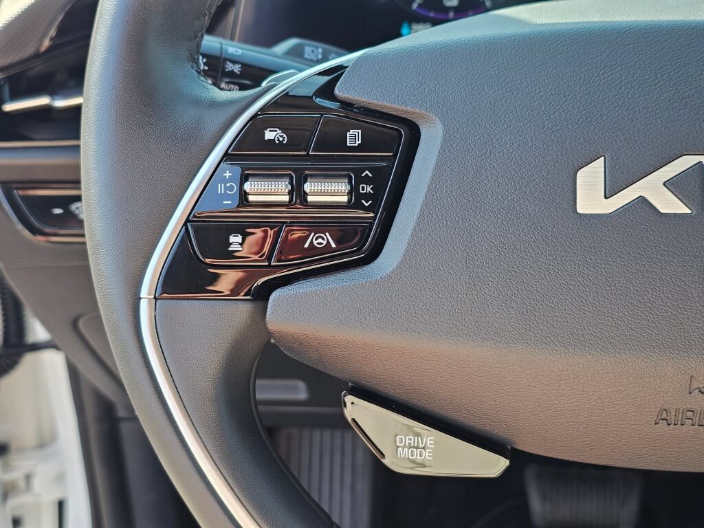 Certified 2024 Kia Niro Wind w/ Wind Preserve Package FWD image 35