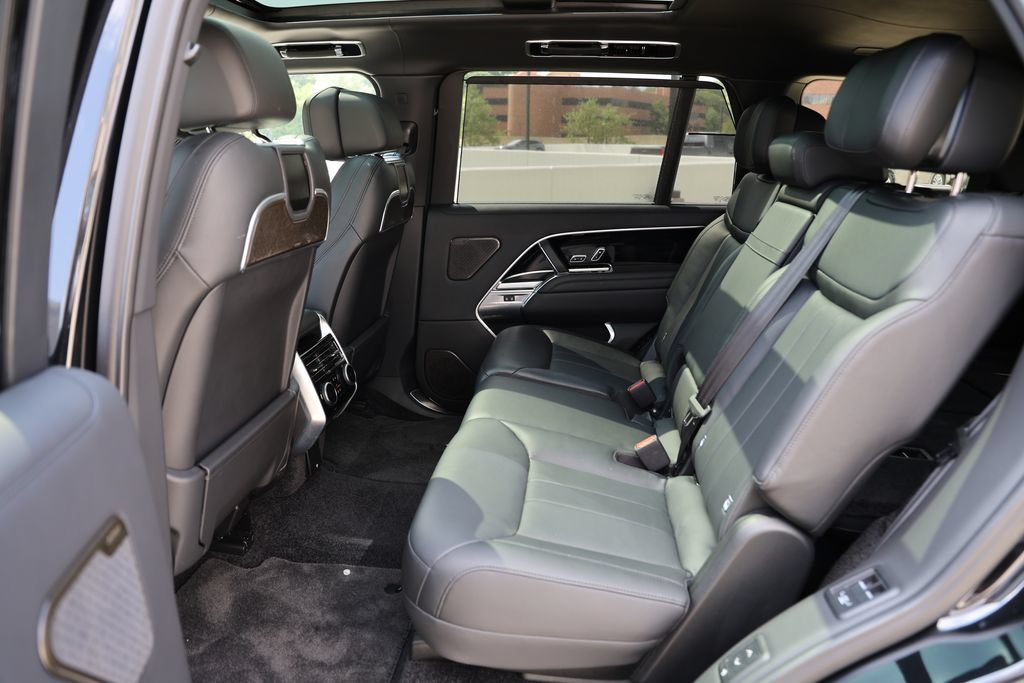 Used 2025 Land Rover Range Rover Long Wheelbase Autobiography AWD/4WD image 13