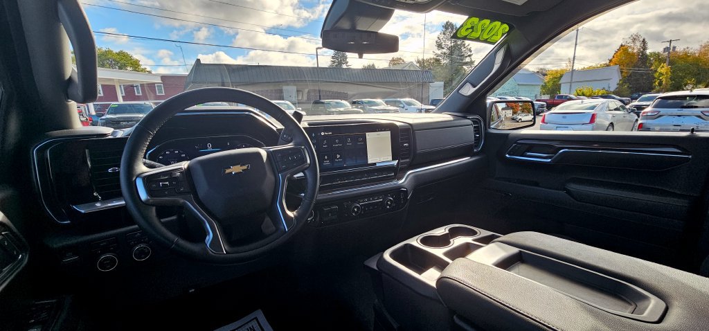 Used 2023 Chevrolet Silverado 1500 LT AWD/4WD image 15