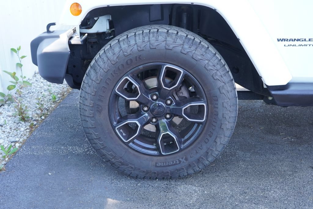 Used 2018 Jeep Wrangler Unlimited Sahara AWD/4WD image 6