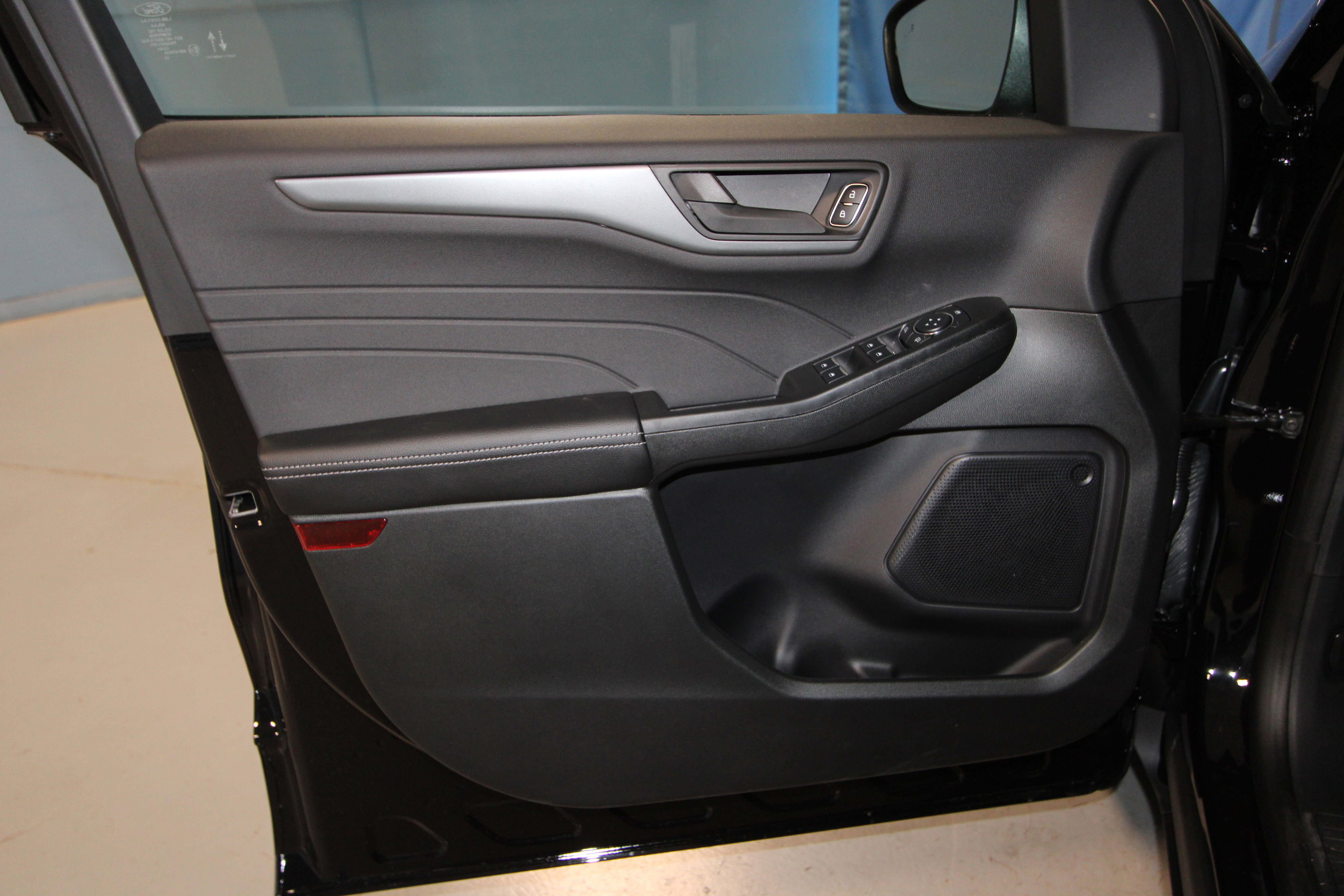 New 2026 Ford Escape Active w/ Cold Weather Package FWD image 4