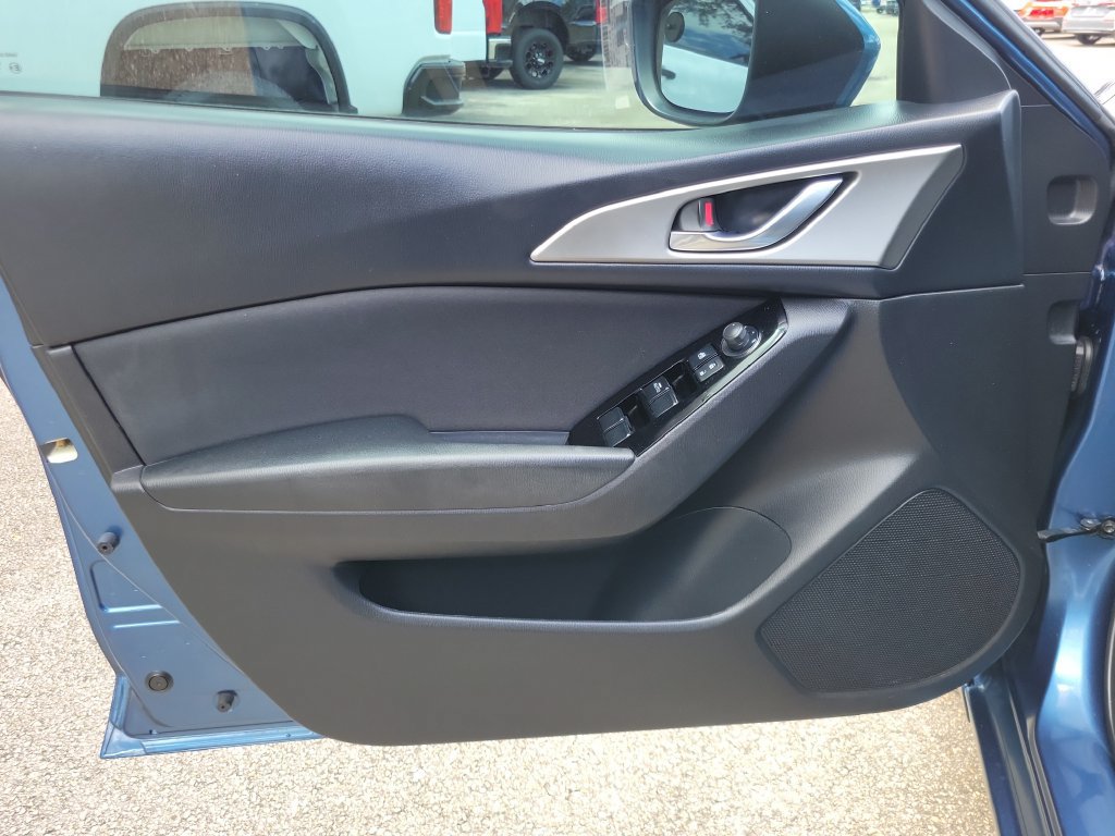 Used 2017 MAZDA MAZDA3 Sport FWD image 10
