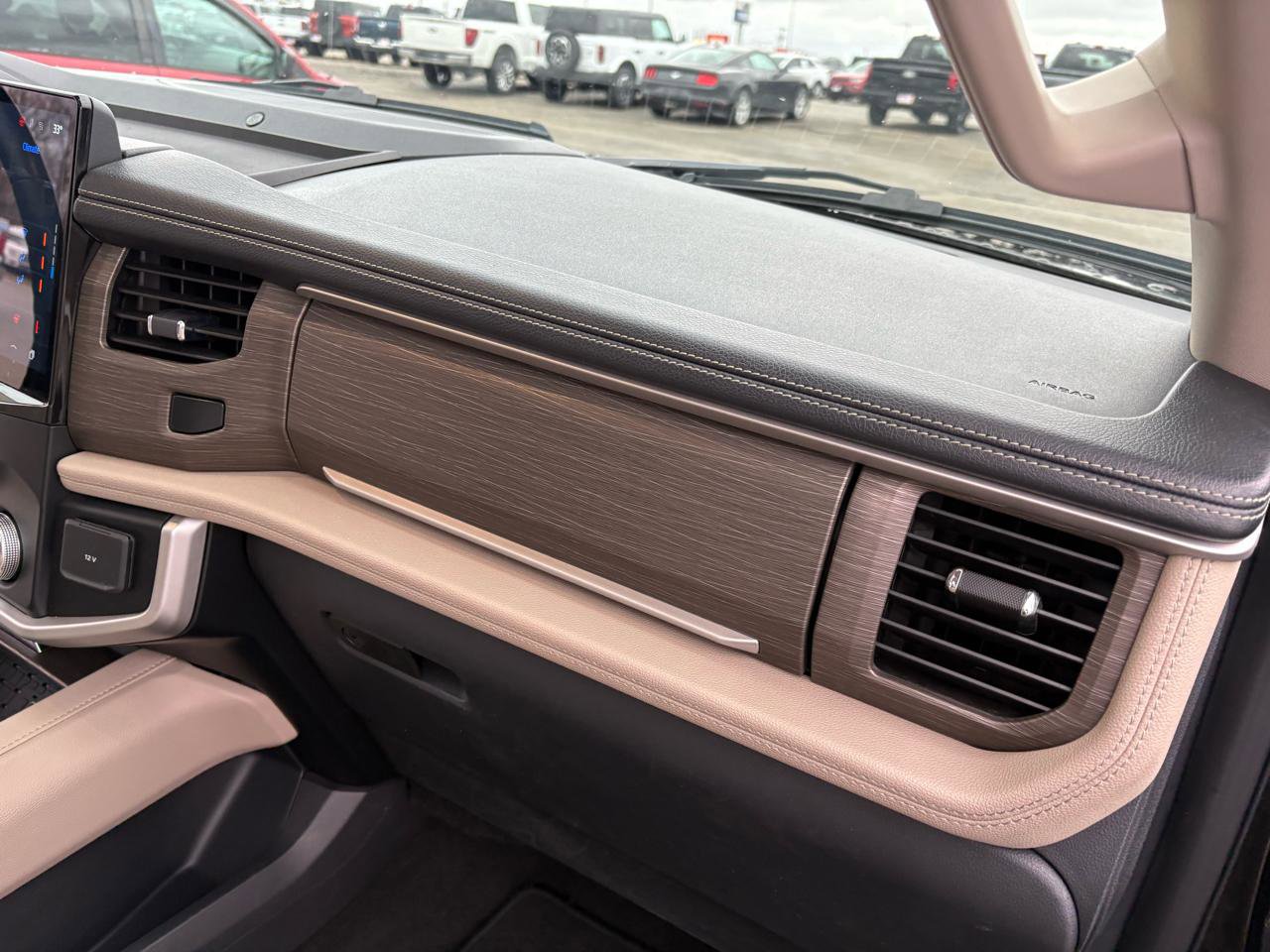 Certified 2024 Ford Expedition Limited image 49
