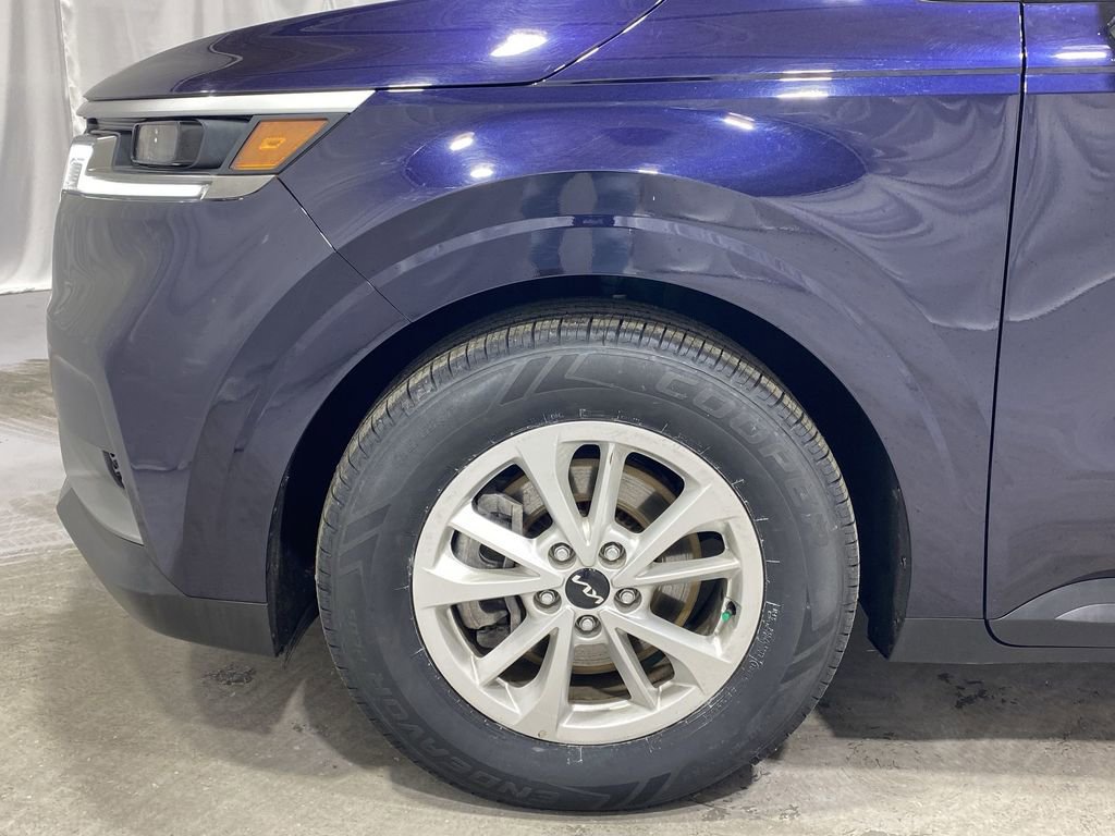 Used 2024 Kia Carnival LX image 18