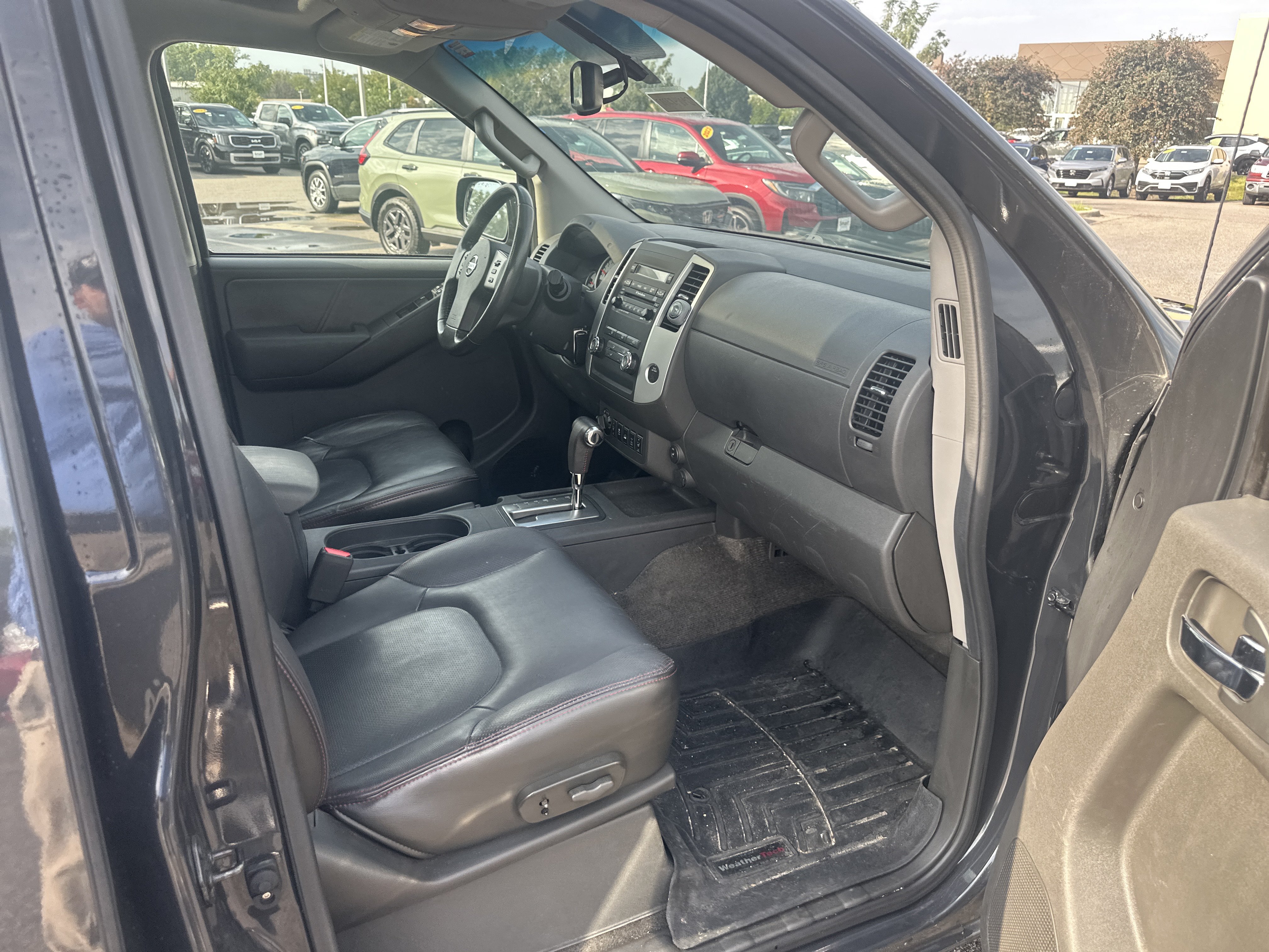 Used 2012 Nissan Frontier PRO-4X w/ Pro-4x Luxury Pkg AWD/4WD image 12