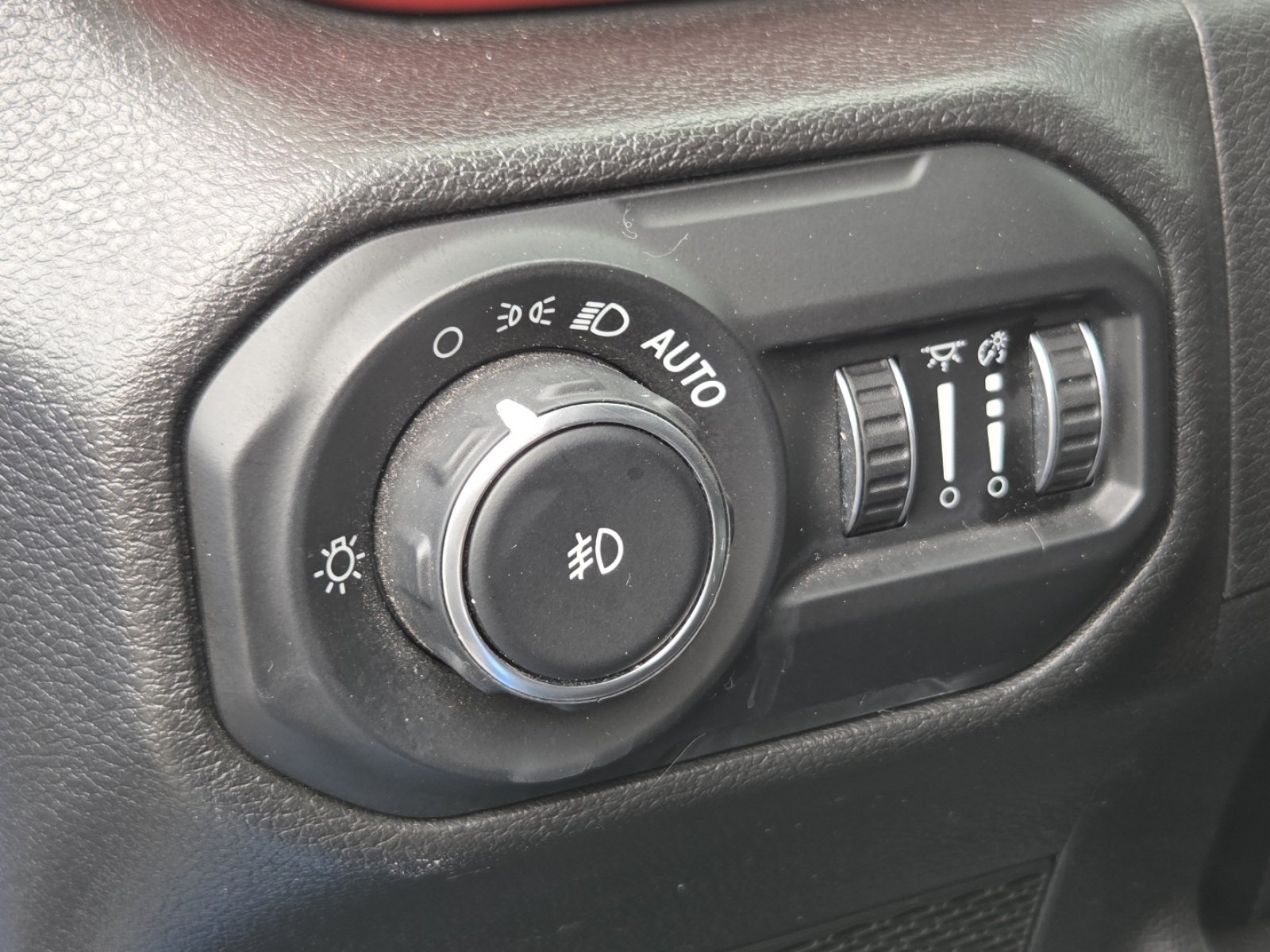 Used 2022 Jeep Wrangler Unlimited Rubicon AWD/4WD image 13