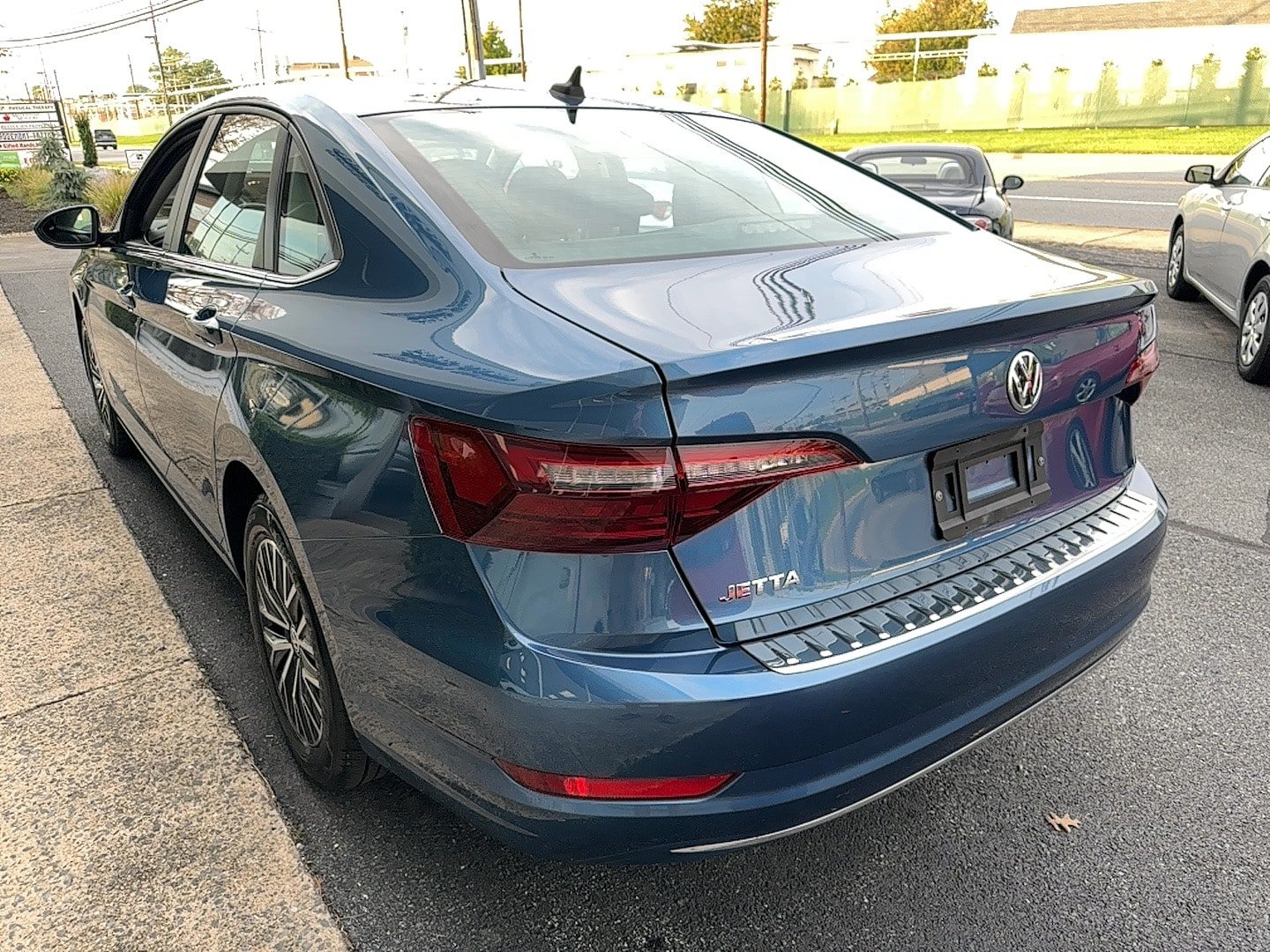 Used 2021 Volkswagen Jetta SE w/ SE Cold Weather Package FWD image 4