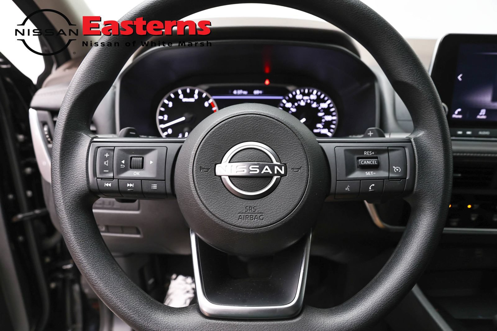 Used 2023 Nissan Rogue S AWD/4WD image 10