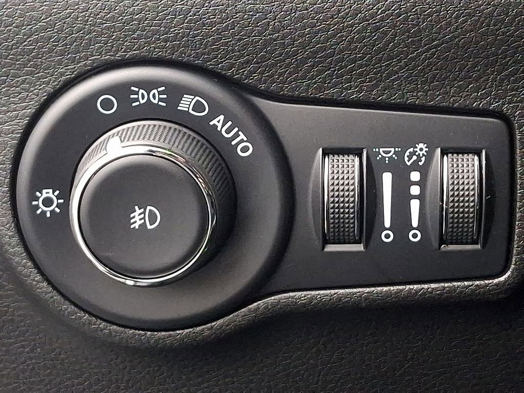 Used 2024 Jeep Compass Latitude image 25