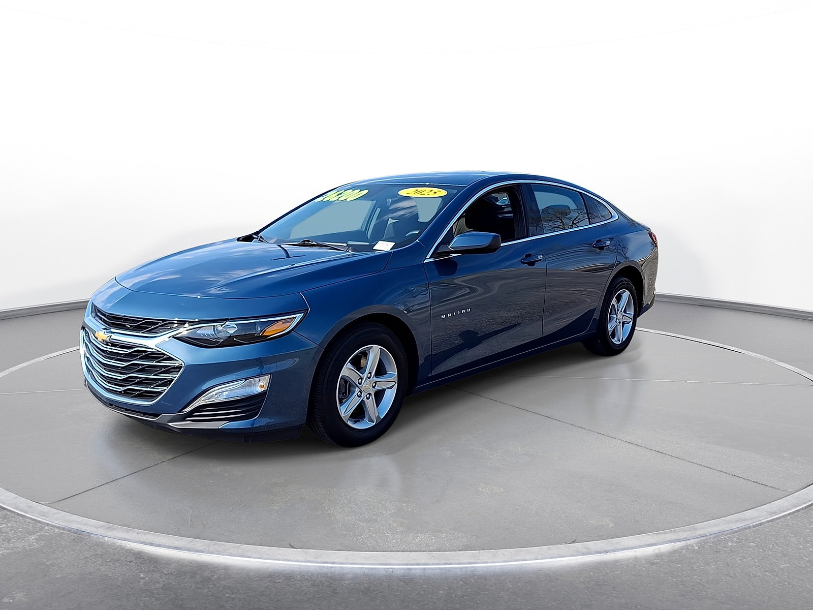 Used 2025 Chevrolet Malibu LS FWD image 4