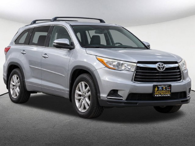 Used 2016 Toyota Highlander LE w/ Protection Package #3 AWD/4WD image 2