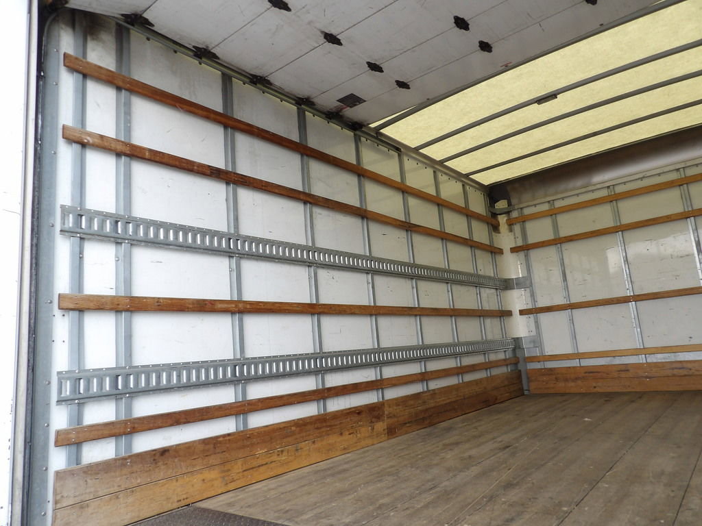 Used 2020 Isuzu NPR RWD image 37