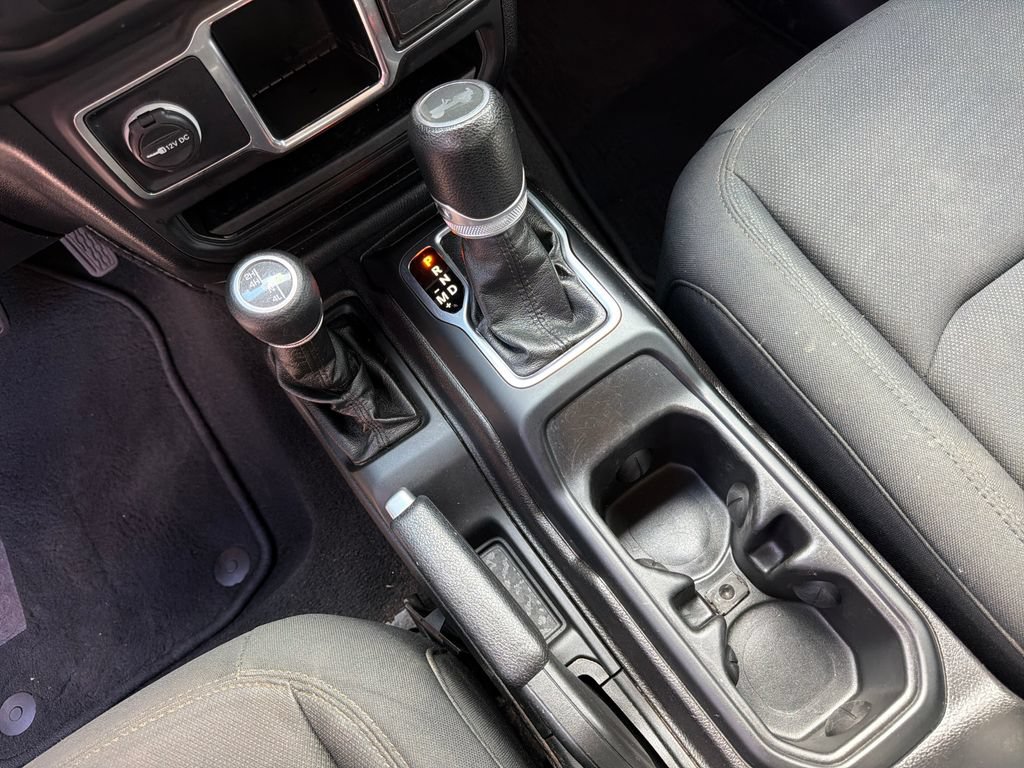 Used 2020 Jeep Wrangler Unlimited Sport AWD/4WD image 25