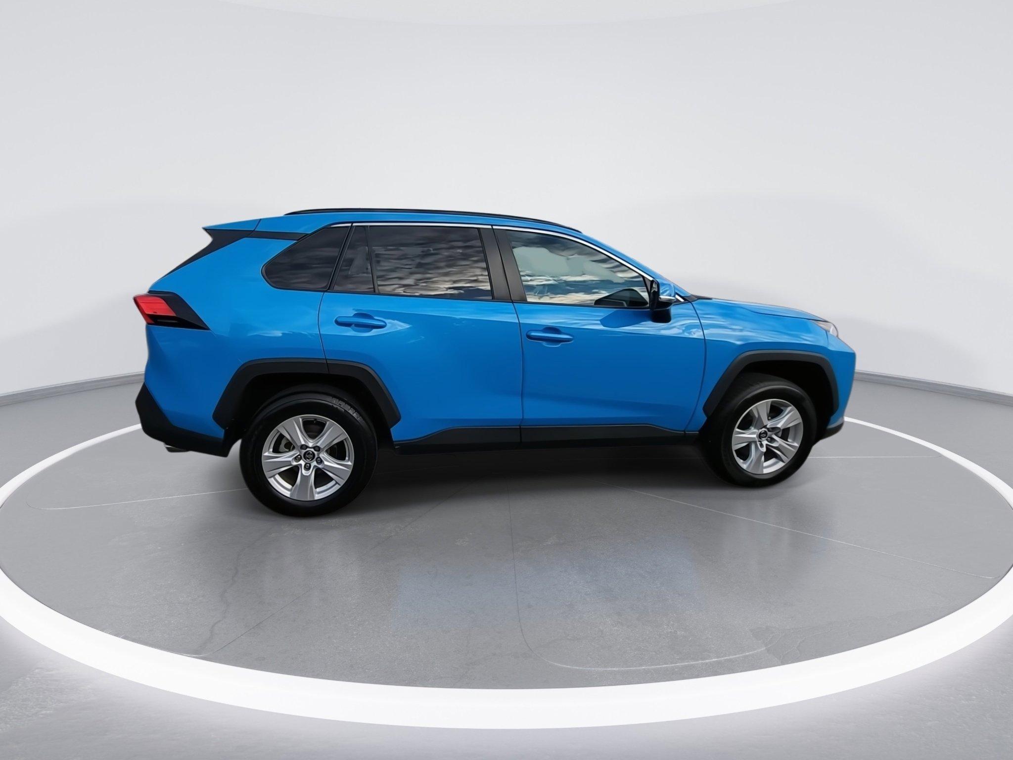Used 2021 Toyota RAV4 XLE image 9