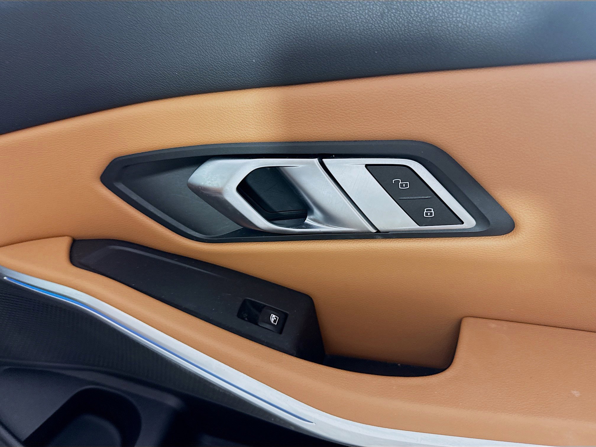 Used 2023 BMW 330e w/ Driving Assistance Package image 31