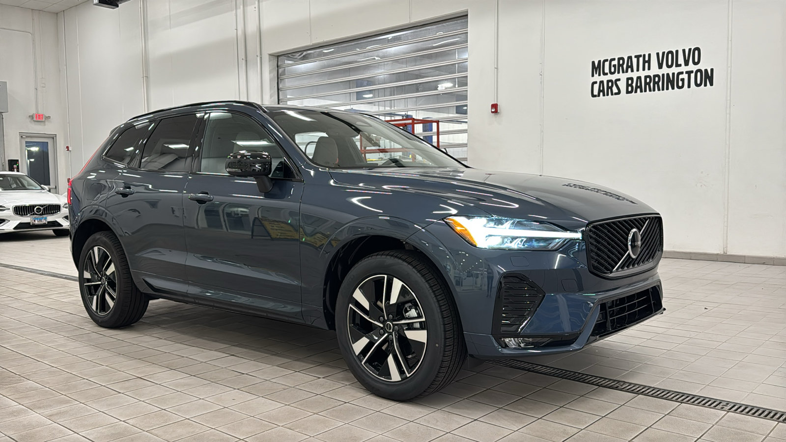 New 2027 Volvo XC60 B5 Core AWD/4WD image 3