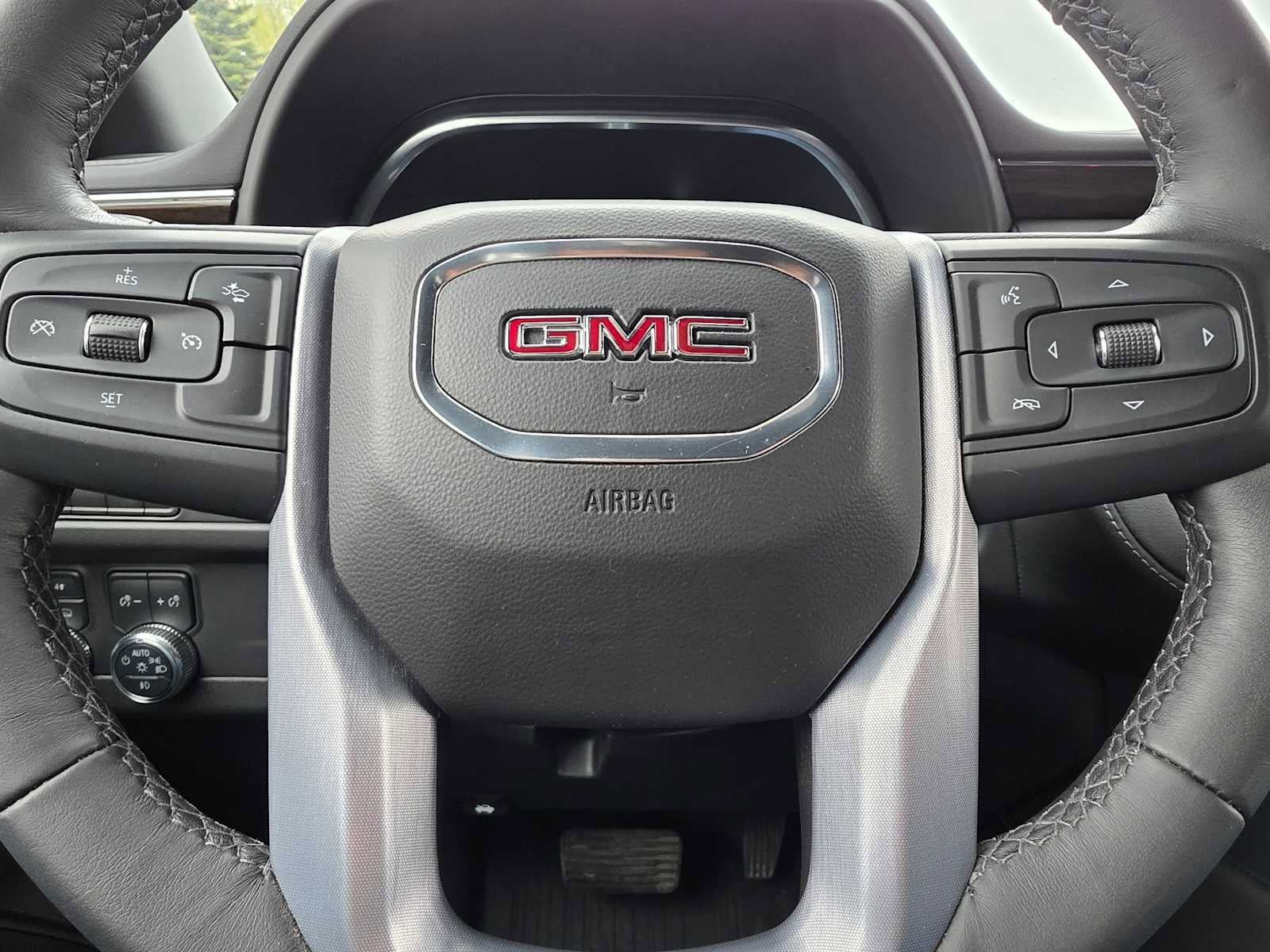Used 2022 GMC Yukon SLE AWD/4WD image 24