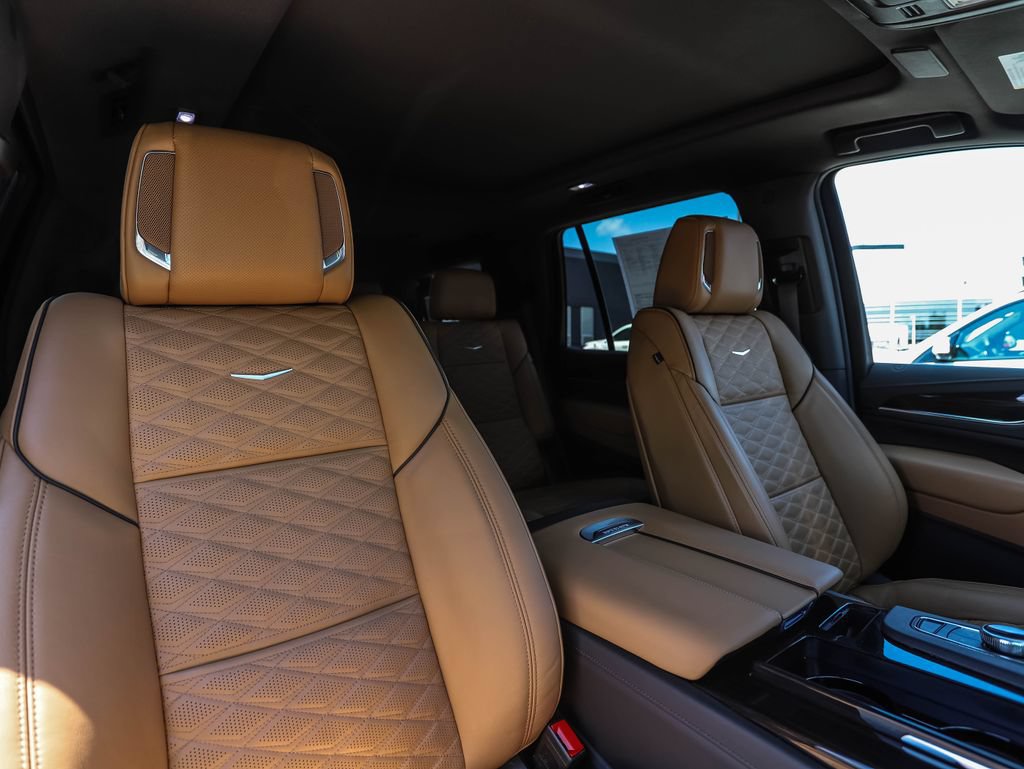 Used 2023 Cadillac Escalade Sport w/ Touring Package AWD/4WD image 37