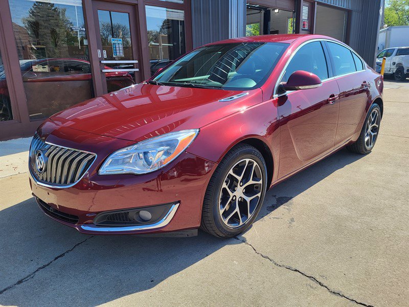 Used 2017 Buick Regal Sport Touring FWD image 1