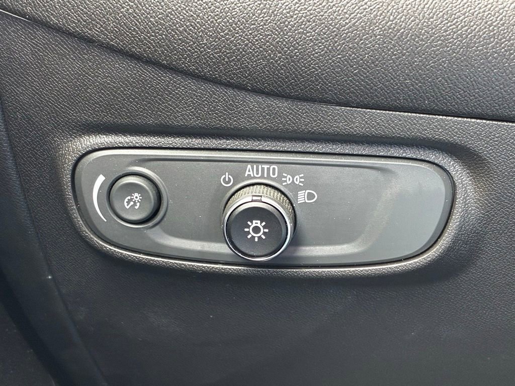 Used 2023 Chevrolet Equinox LS w/ LS Convenience Package FWD image 19
