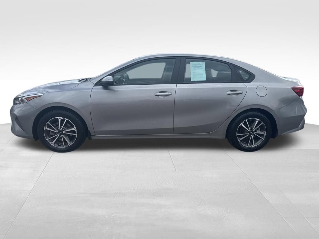 Used 2023 Kia Forte LXS w/ LXS Technology Package FWD image 3