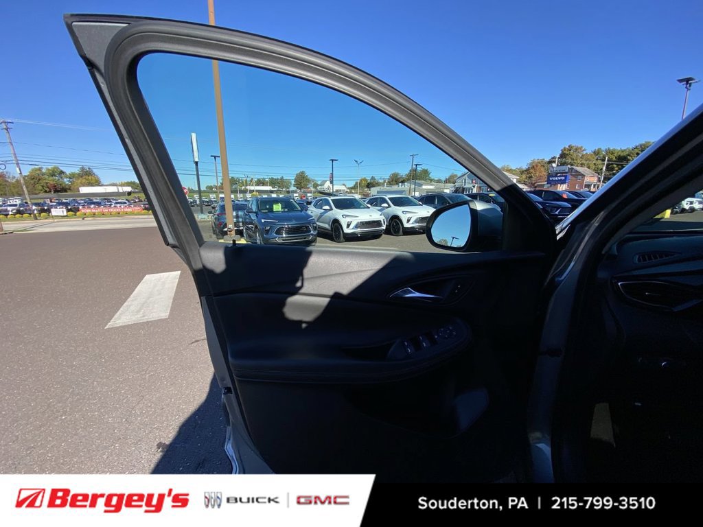 Used 2023 Buick Encore GX Preferred w/ Cold Weather Comfort Package AWD/4WD image 24