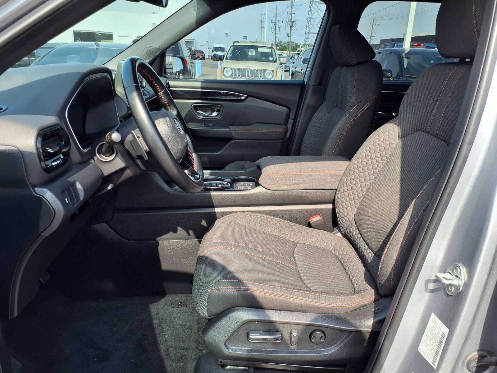 Used 2023 Honda Pilot Sport image 17