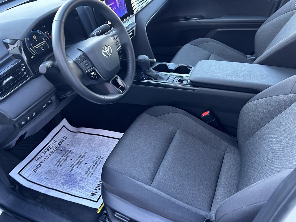 Used 2025 Toyota Camry LE w/ Convenience Package image 9