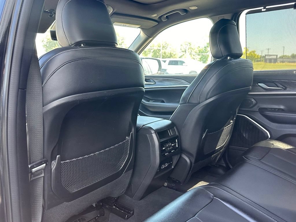 Used 2024 Jeep Grand Cherokee Limited w/ Luxury Tech Group II AWD/4WD image 14
