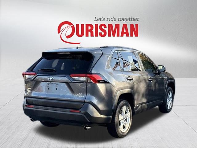 Used 2019 Toyota RAV4 LE image 2