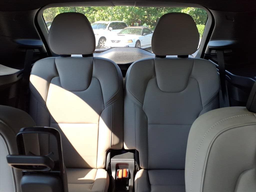 New 2026 Volvo XC90 B5 Plus w/ Protection Package Premier AWD/4WD image 19