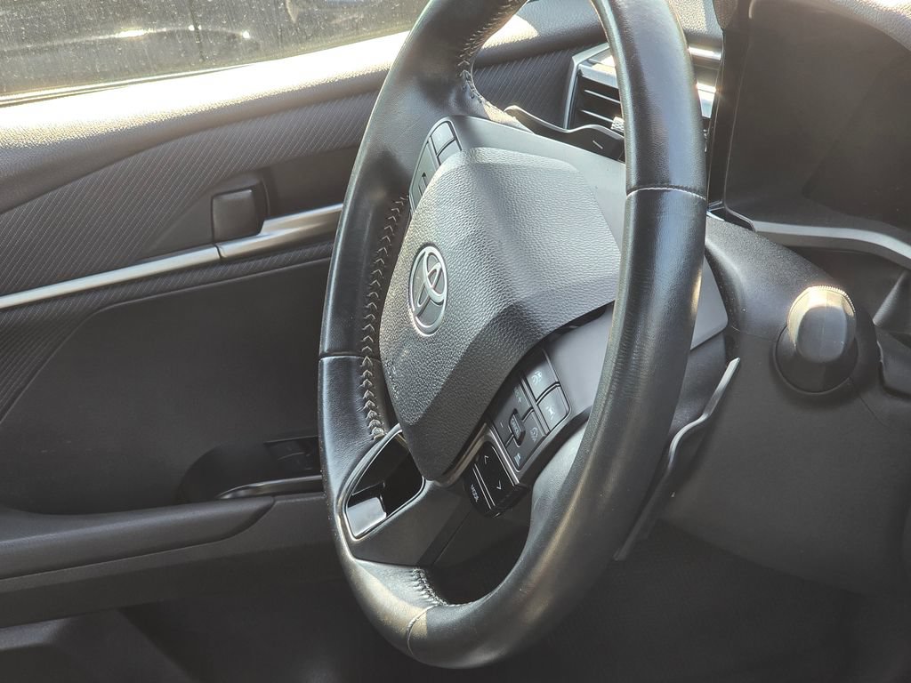 Used 2025 Toyota Camry SE FWD image 17