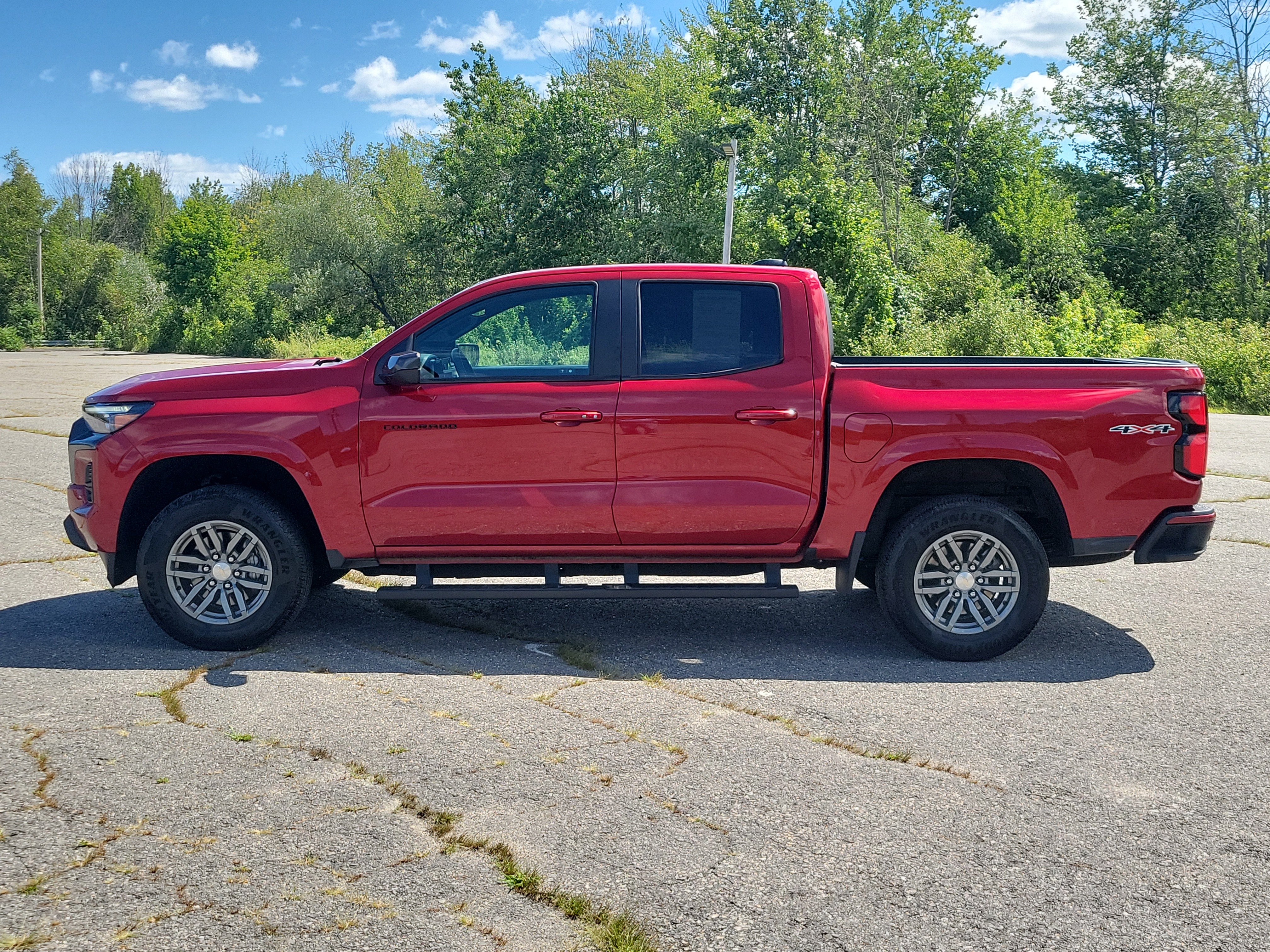 Used 2024 Chevrolet Colorado LT w/ LT Convenience Package III AWD/4WD image 8