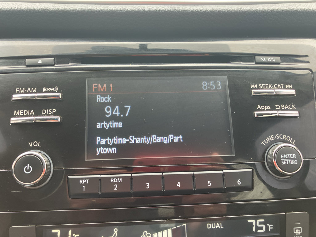 Used 2016 Nissan Rogue SV image 19