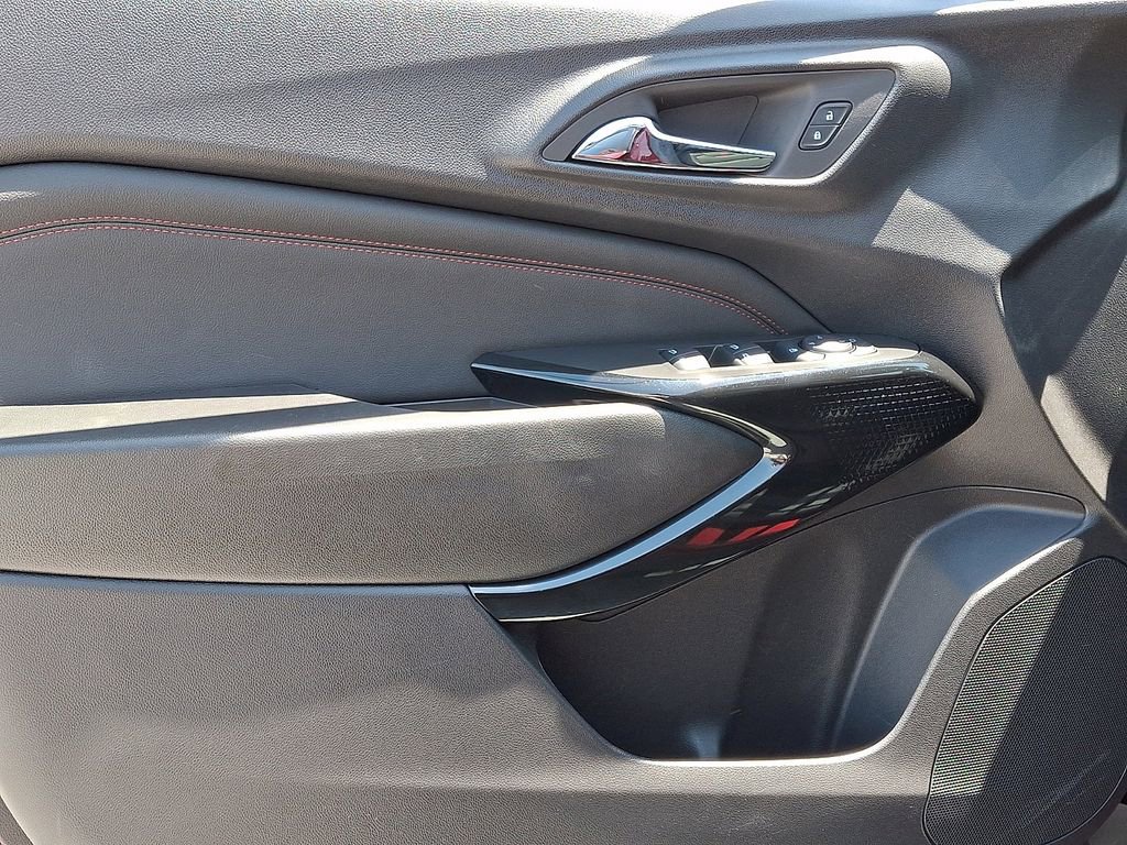 Used 2025 Chevrolet Trax RS w/ Sunroof Package FWD image 14