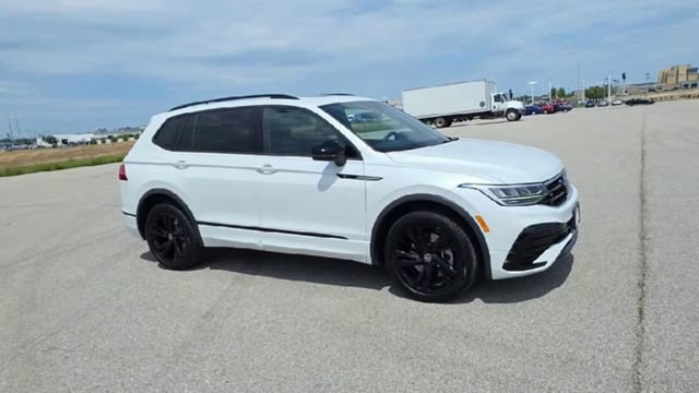 Used 2023 Volkswagen Tiguan SE R-Line FWD image 9
