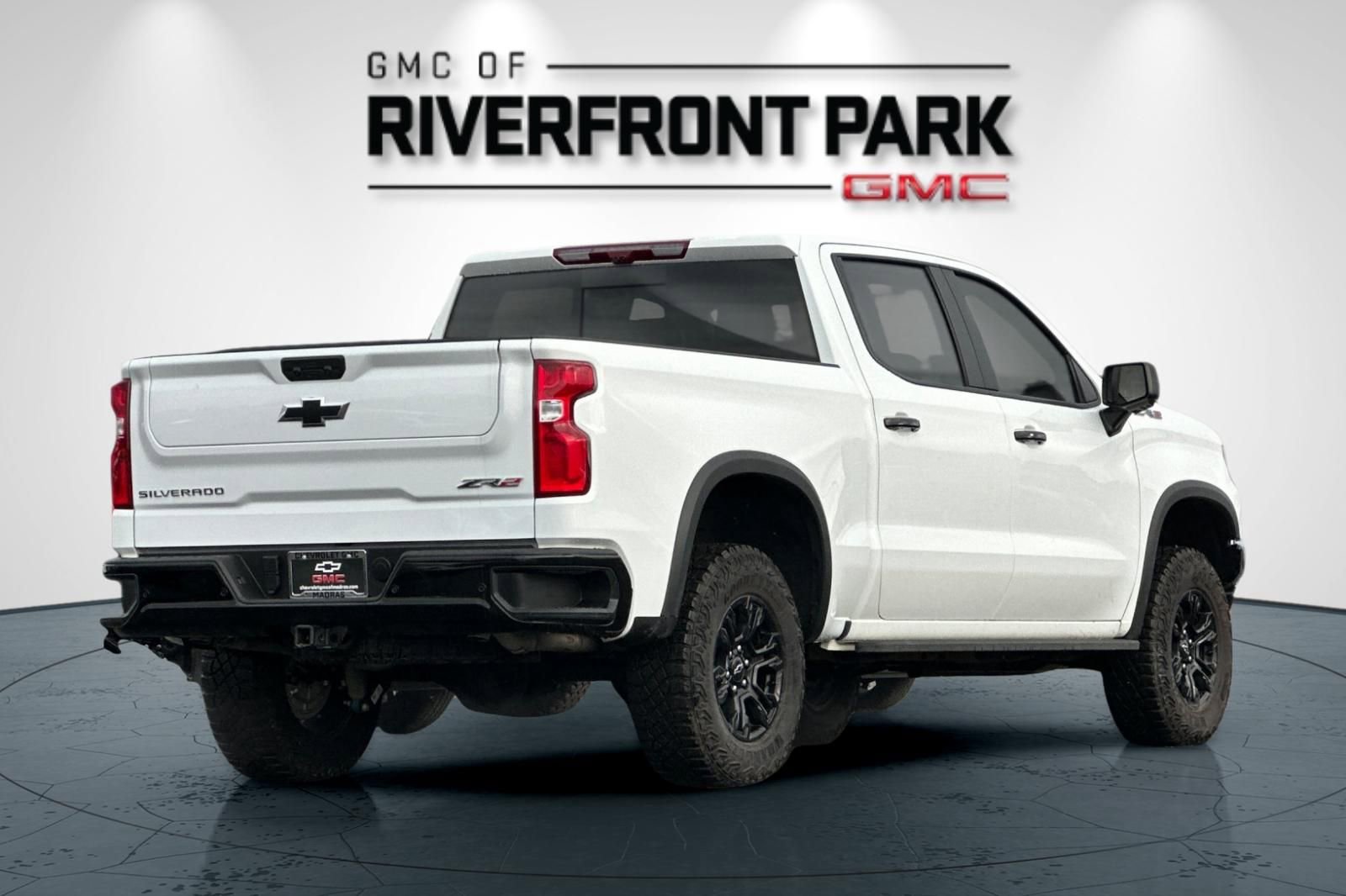 Used 2025 Chevrolet Silverado 1500 ZR2 w/ Technology Package image 3