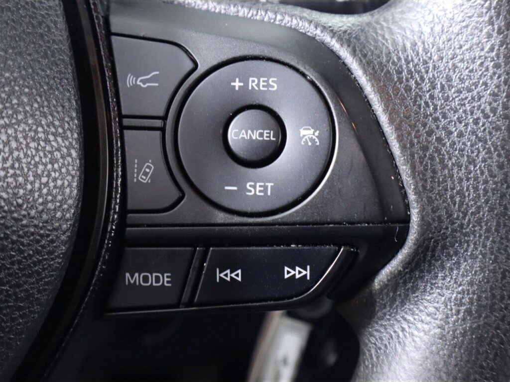 Used 2021 Toyota RAV4 LE image 13