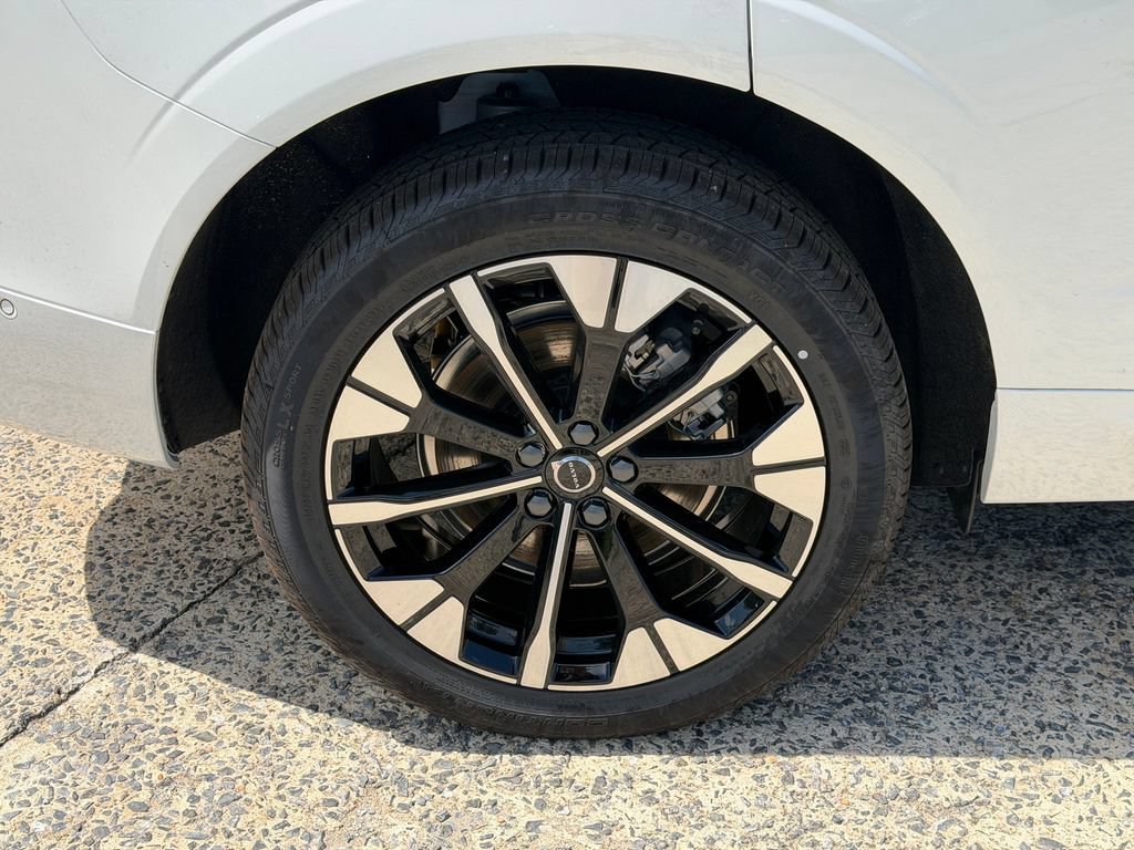 New 2026 Volvo XC60 T8 Plus w/ Protection Package Premier AWD/4WD image 6