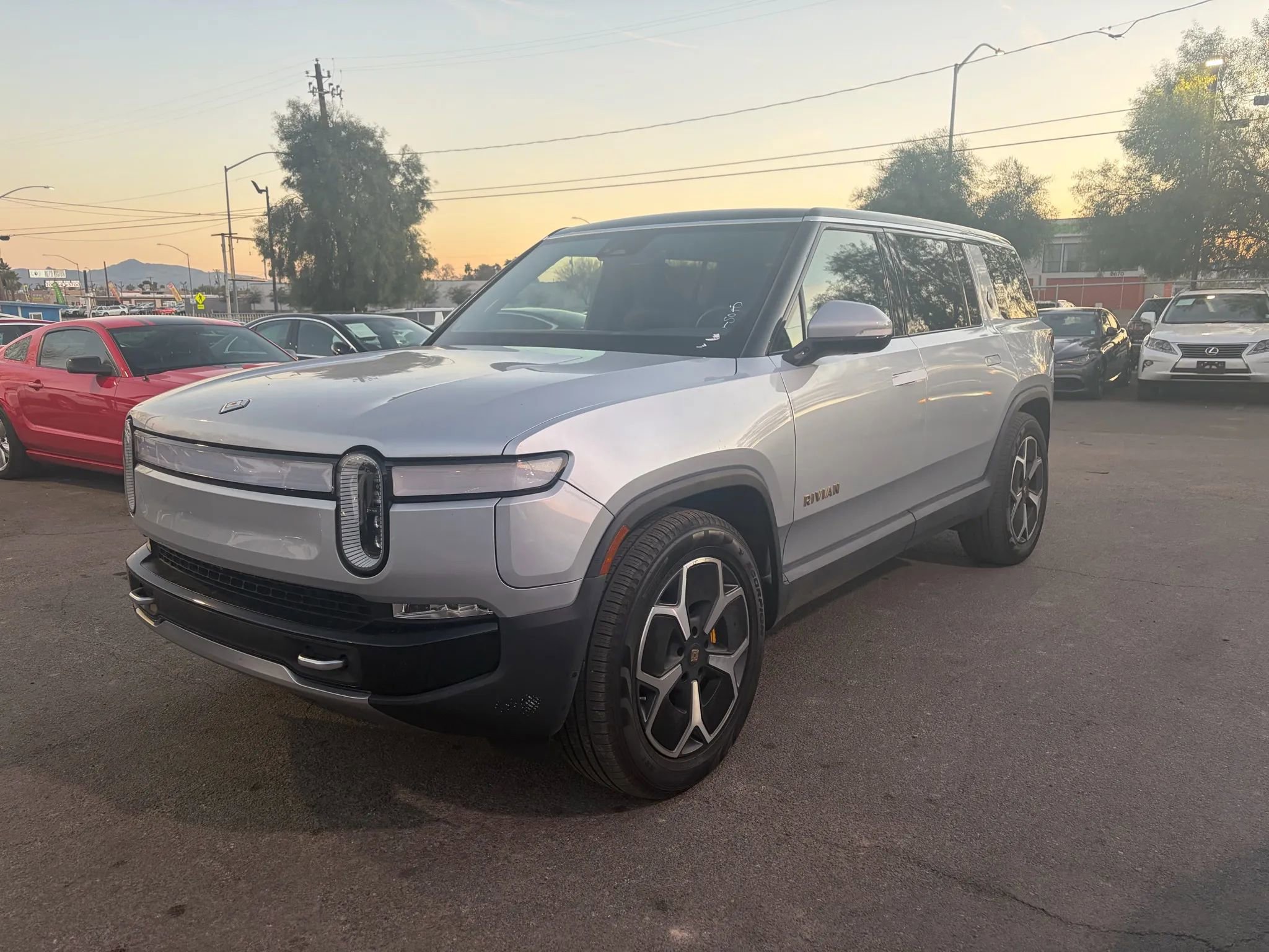 Used 2023 Rivian R1S Launch Edition image 2