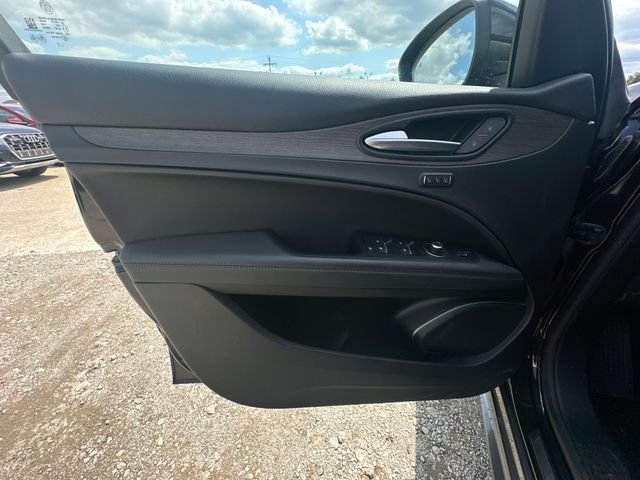 Used 2023 Alfa Romeo Stelvio Ti w/ Active Assist Plus Package AWD/4WD image 25