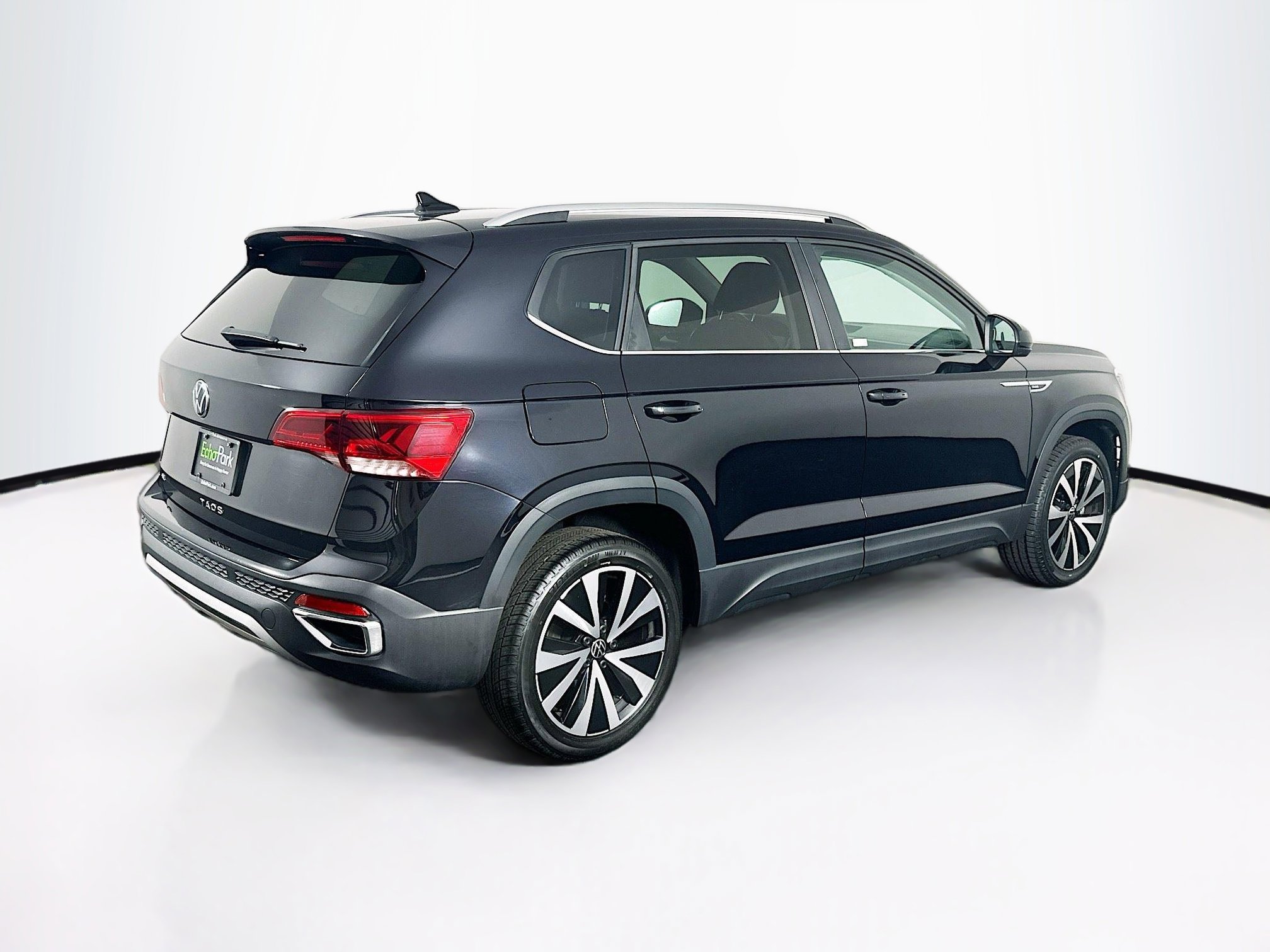 Used 2024 Volkswagen Taos SE image 9